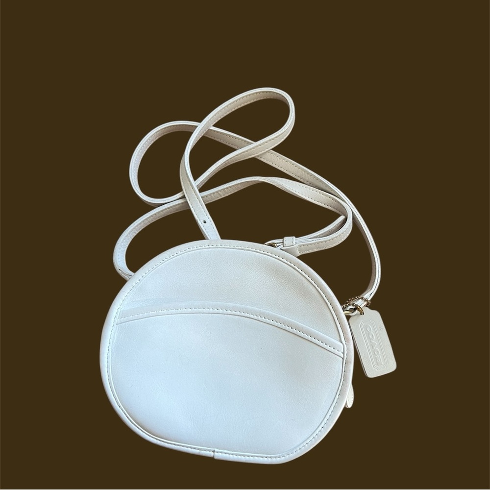⚪️COACH: White vintage Legacy canteen #9982 cross body purse, preowned⚪️